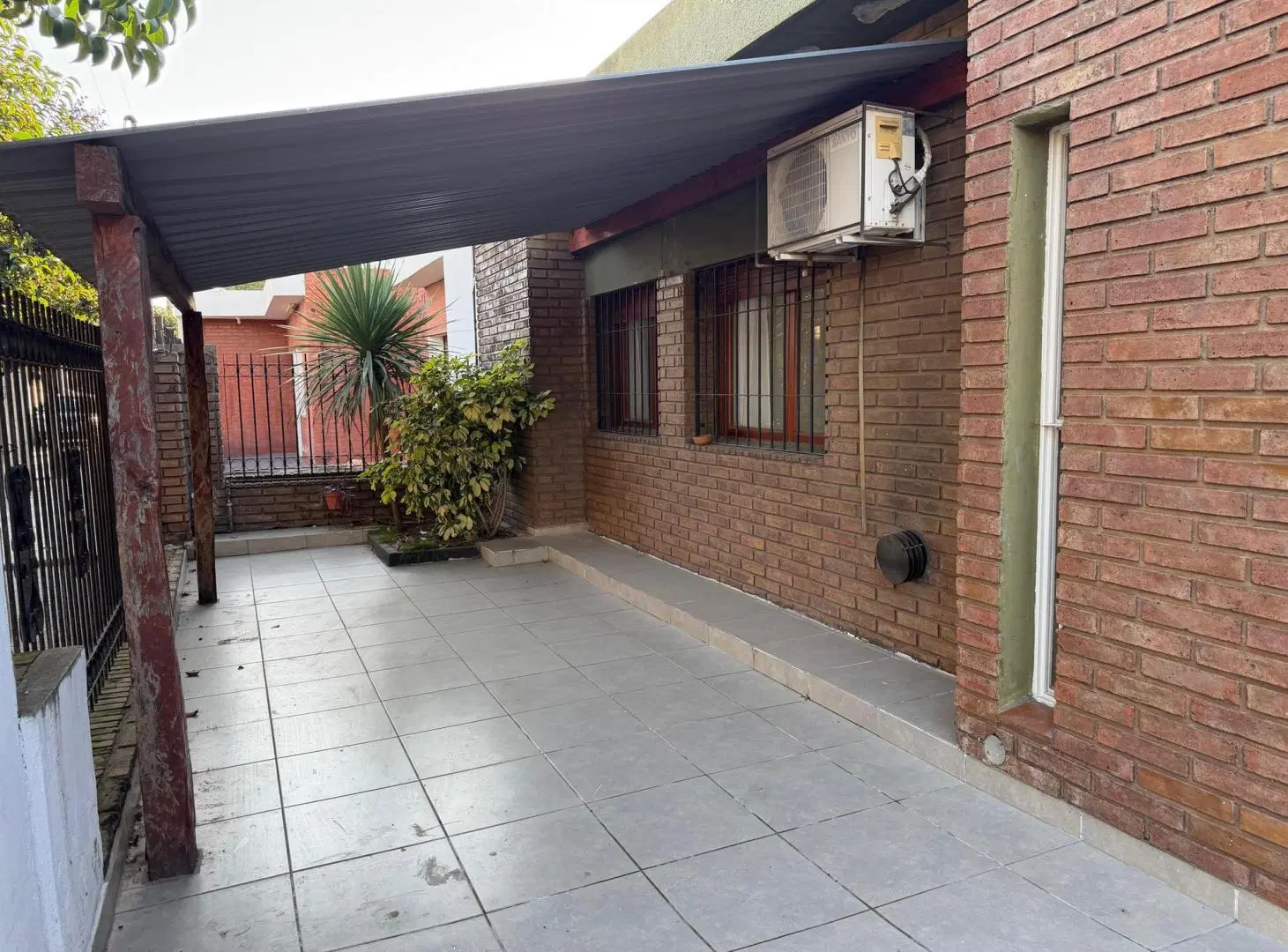 EXCELENTE CASA EN ALQUILER ZONA SUR 3 DORMITORIOS 1