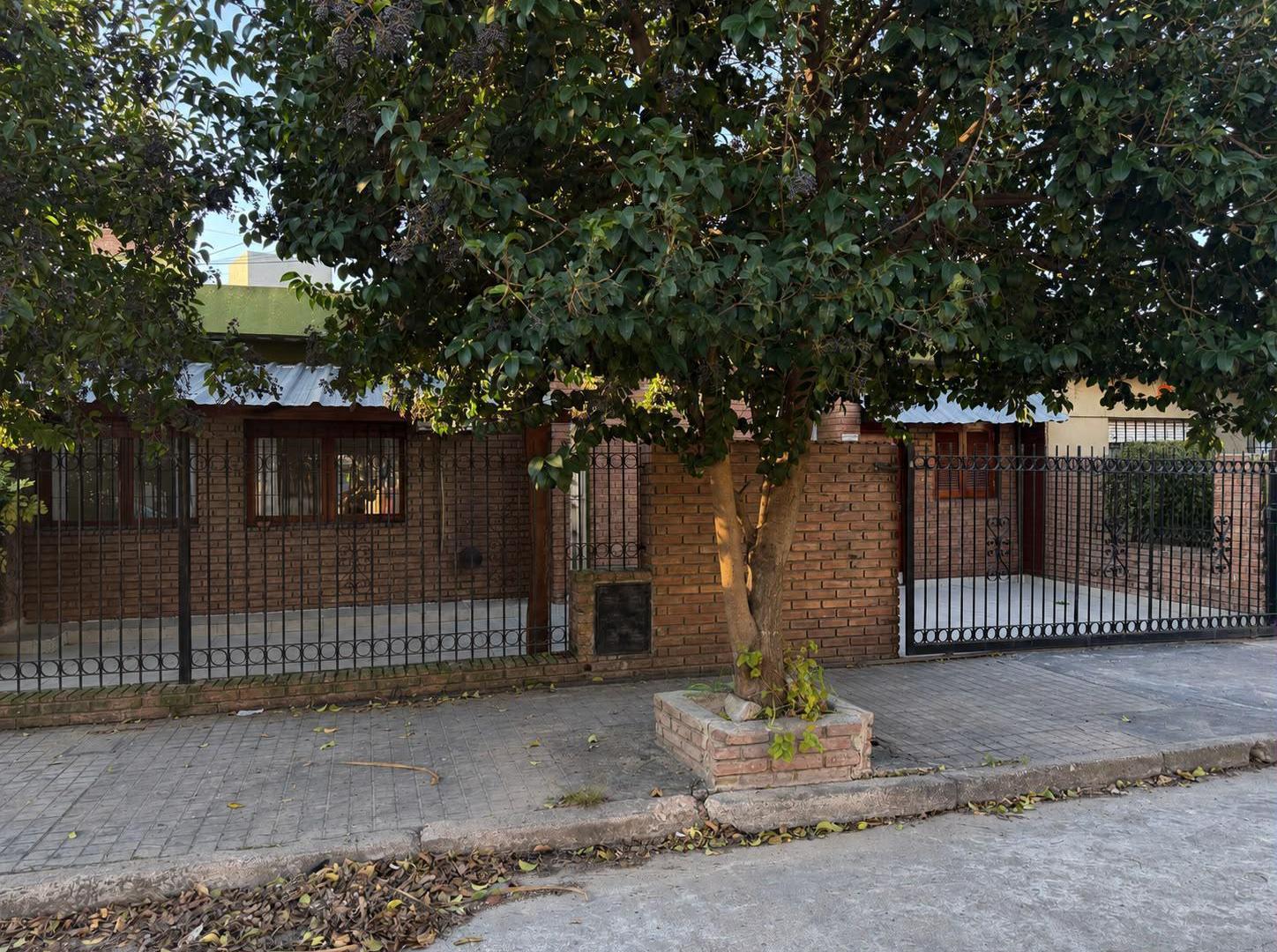 EXCELENTE CASA EN ALQUILER ZONA SUR 3 DORMITORIOS