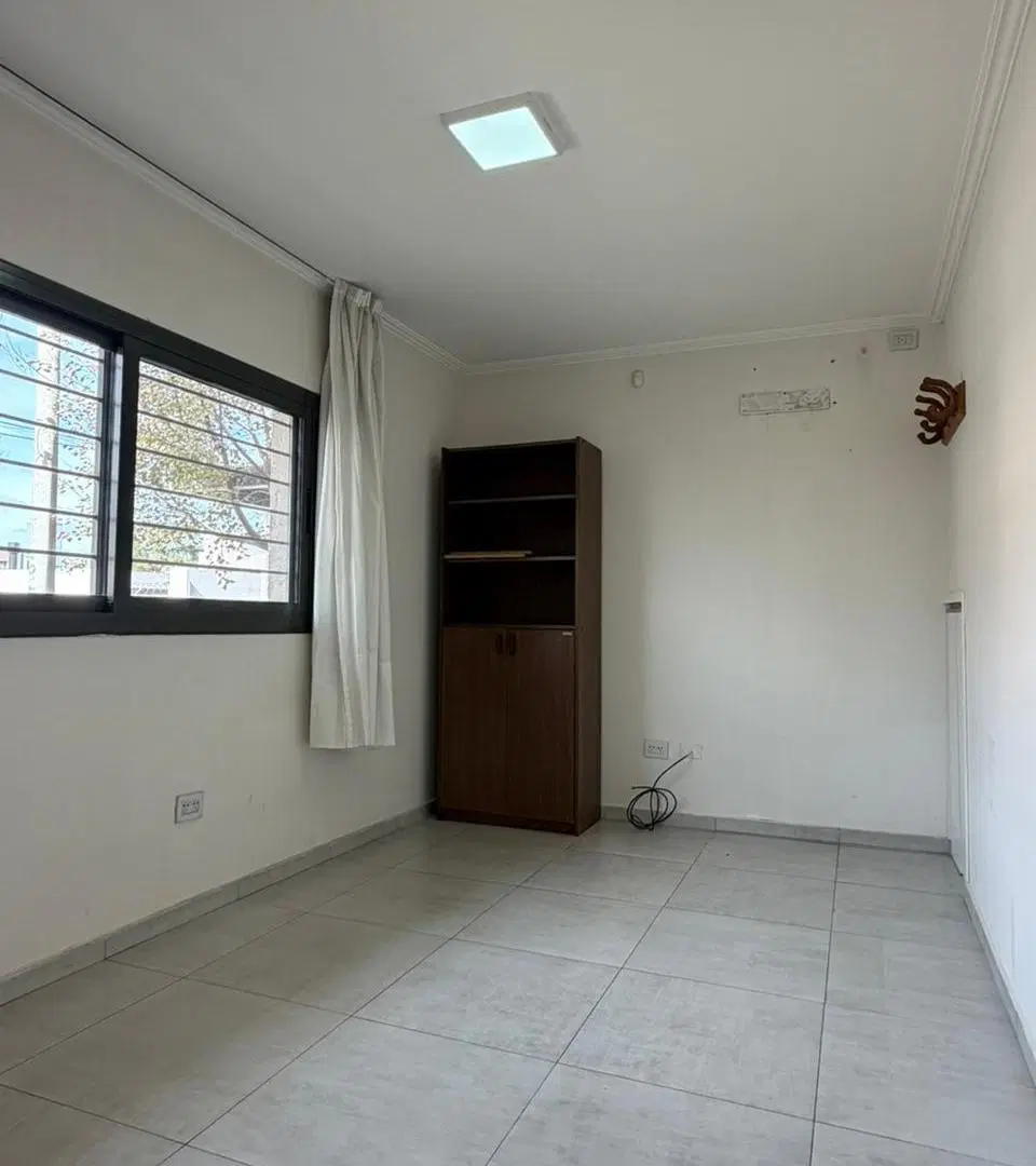 VIVIENDA PREMIUN EN VENTA EN TEJAS 2  4 DORMITORIOS, PILETA, QUINCHO Y COCHERA PARA 3 AUTOS 5