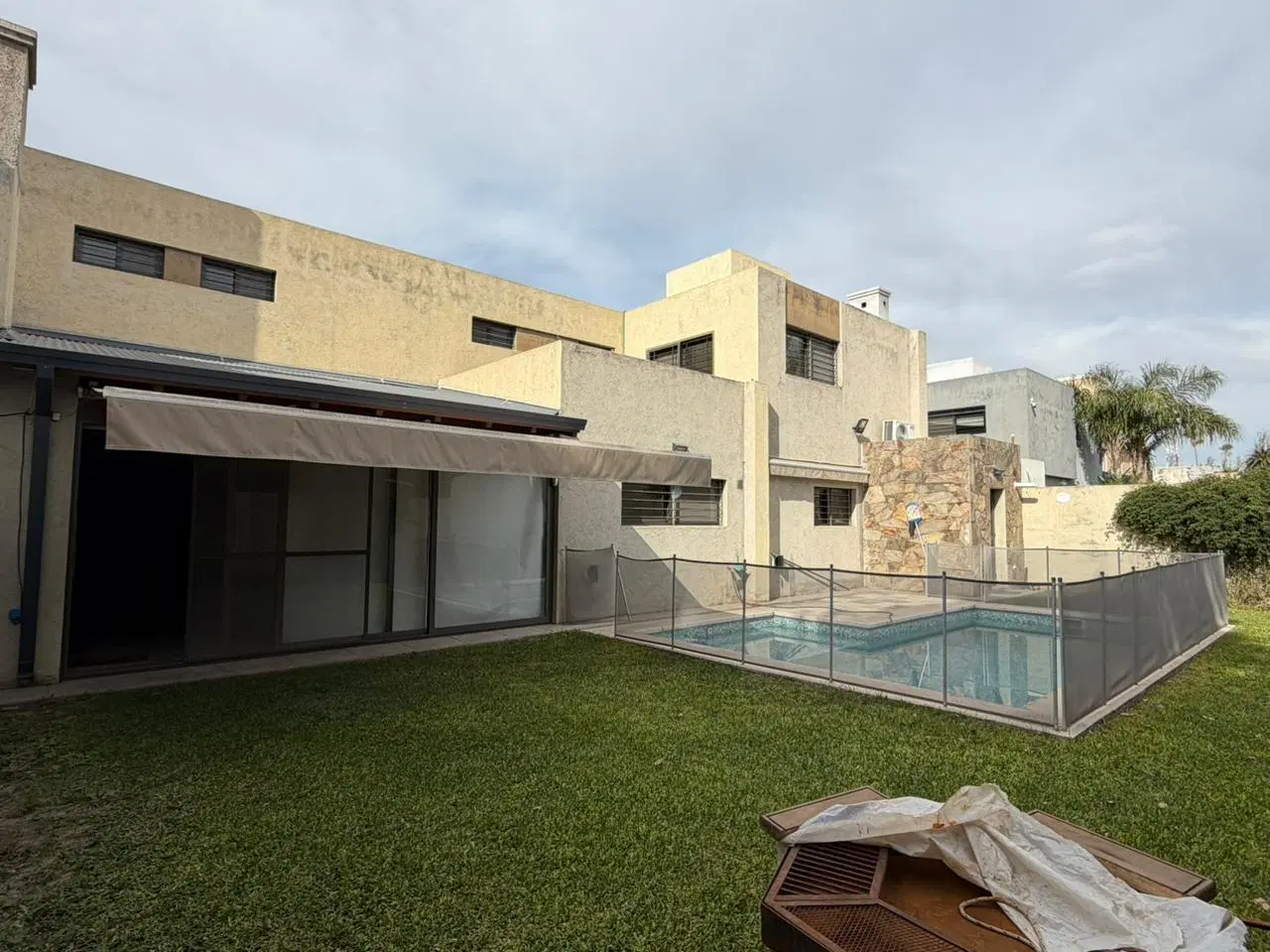 VIVIENDA PREMIUN EN VENTA EN TEJAS 2  4 DORMITORIOS, PILETA, QUINCHO Y COCHERA PARA 3 AUTOS 3