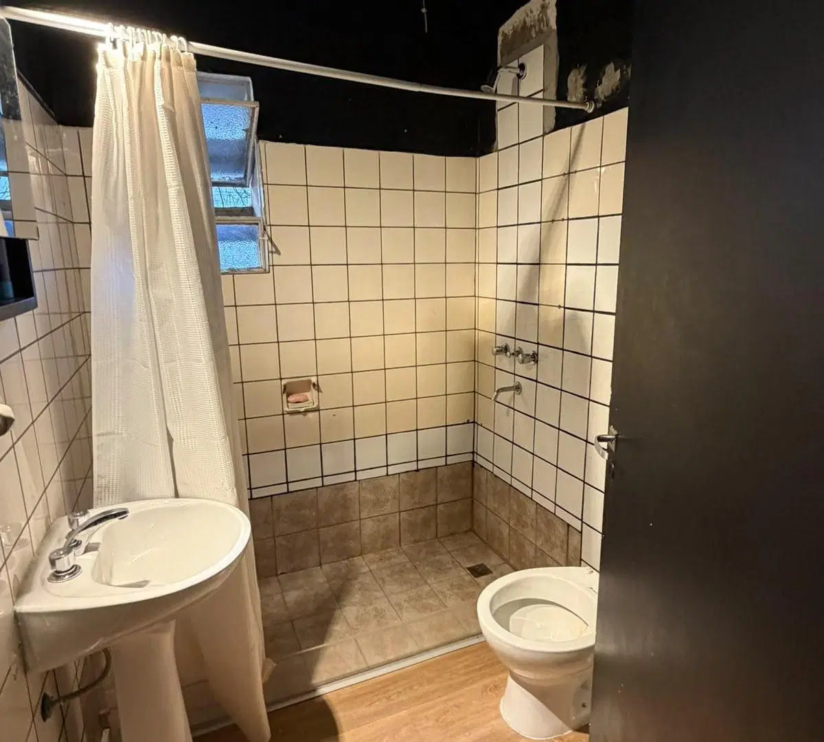 EXCELENTE DEPARTAMENTO EXTERNO DE 1 DORMITORIO A METROS DEL SANATORIO ALLENDE  IDEAL VIVIENDA O CONS 4