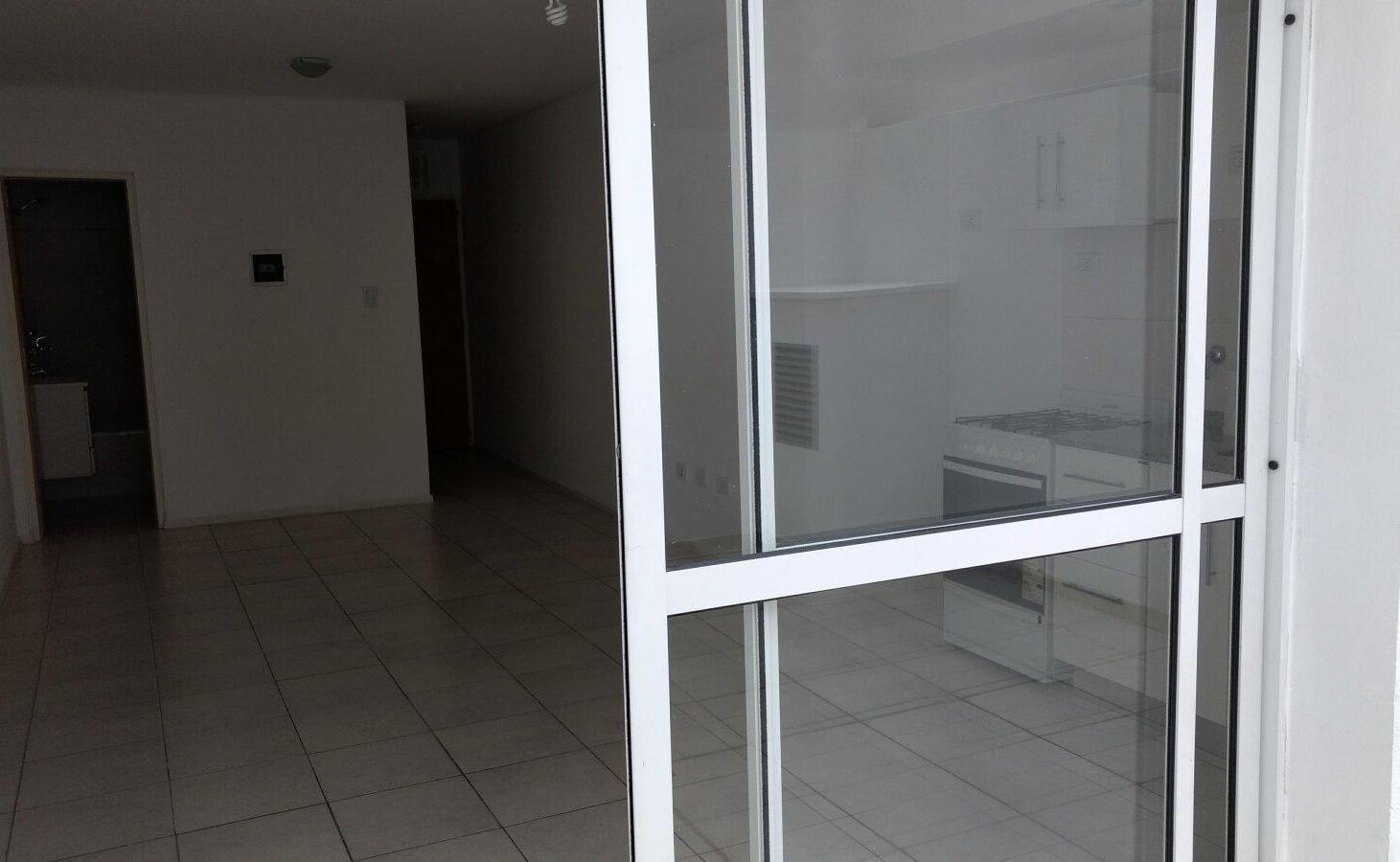 Foto de Monoambiente con patio. Super luminoso. Amplio. Placard, imagen 2