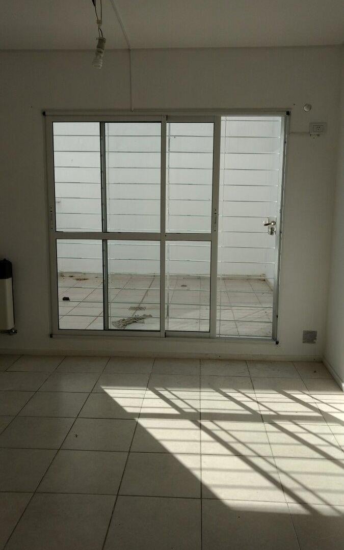 Foto de Monoambiente con patio. Super luminoso. Amplio. Placard, imagen 1
