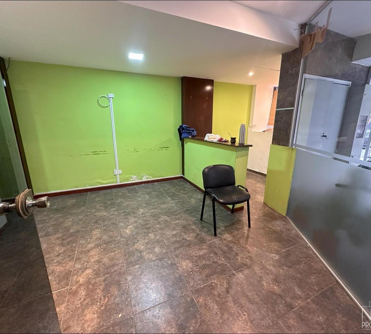 Foto de Oficina a la calle edificio semi nuevo - Centro, imagen 4