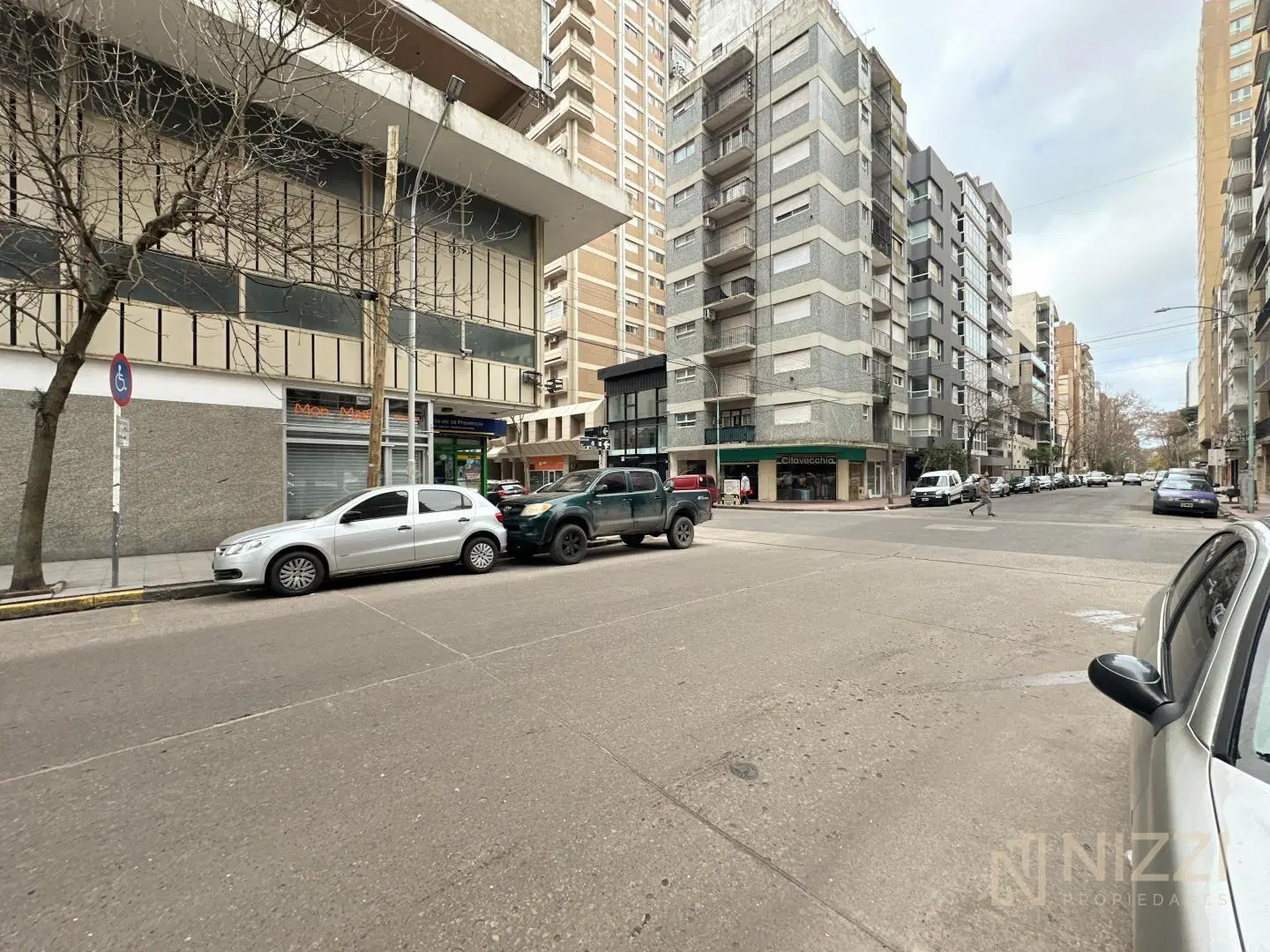 Ambiente a la calle con cochera - Torre Gulfi 8