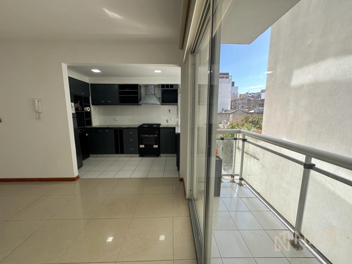 Foto de 2 ambientes 48m² con cochera y baulera - Plaza Mitre, imagen 1