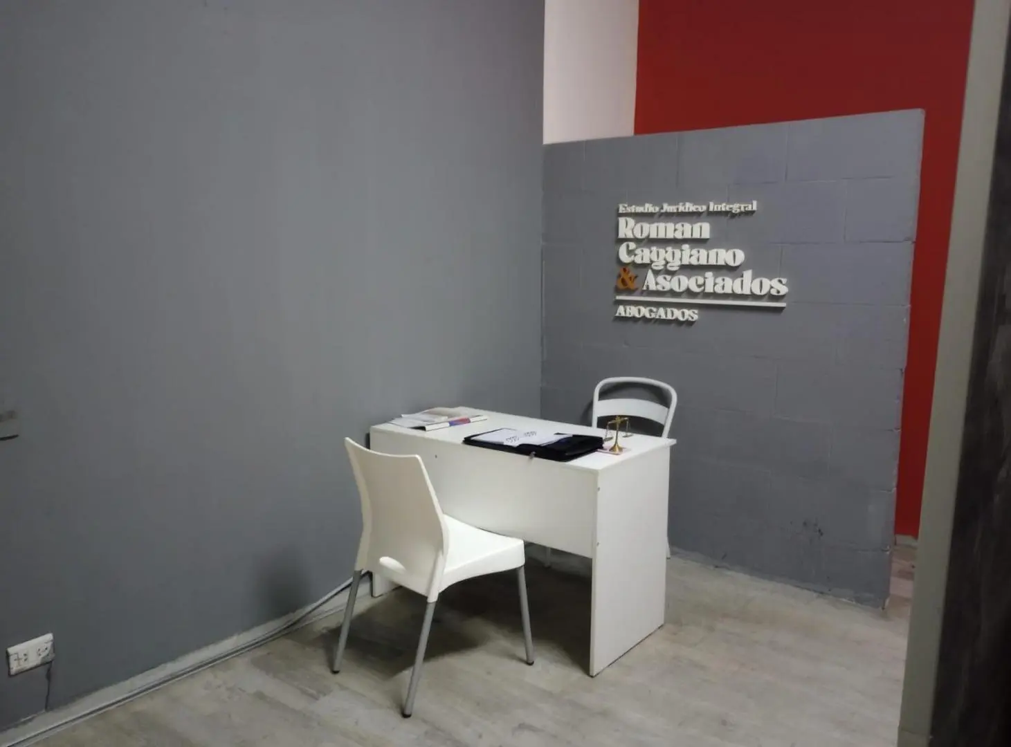 OFICINA ADMINISTRATIVA EN VENTA - AV. ARGENTINA 175, GALERIA JARDIN 5