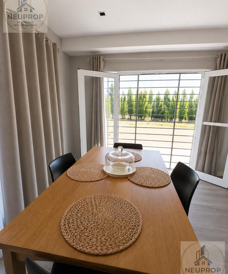 Foto de SE VENDE CASA DE CUATRO DORMITORIOS EN LOTE DE UNA HECTÁREA- ZONA DE, imagen 2