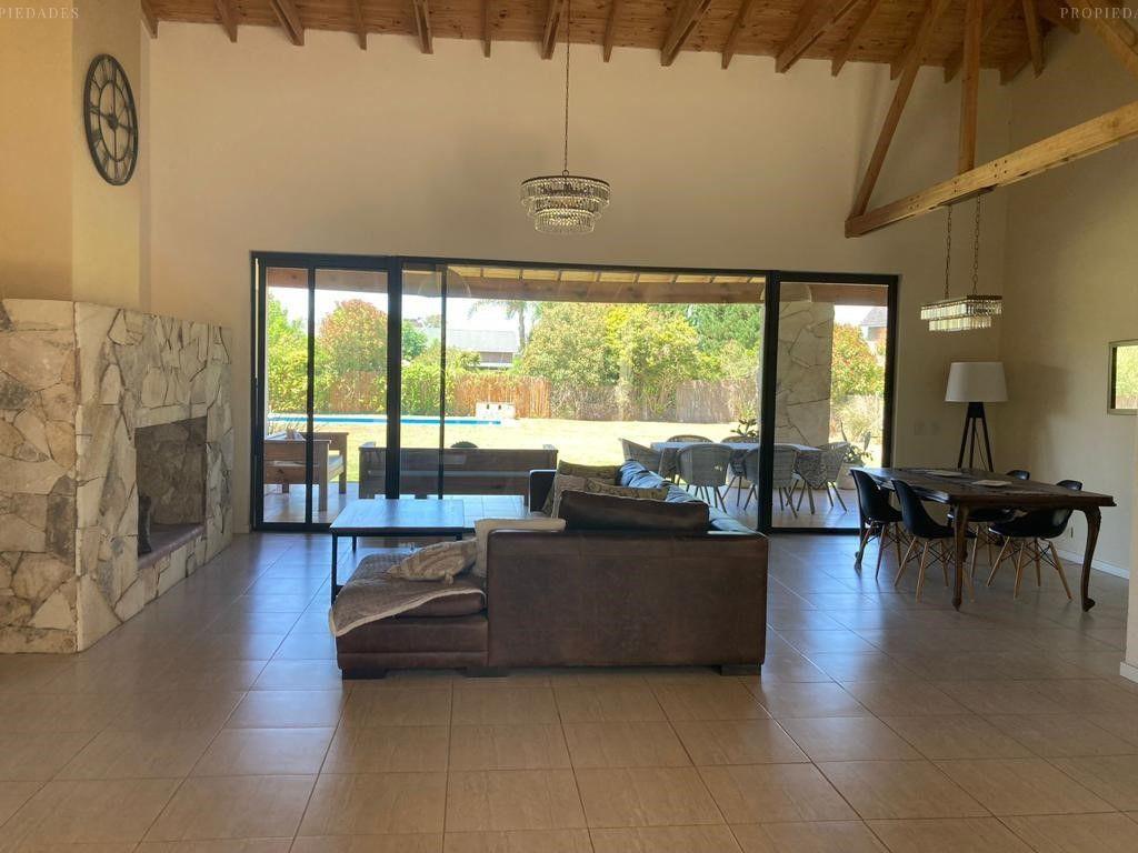 Moderna Casa en Venta en Estancias del Pilar