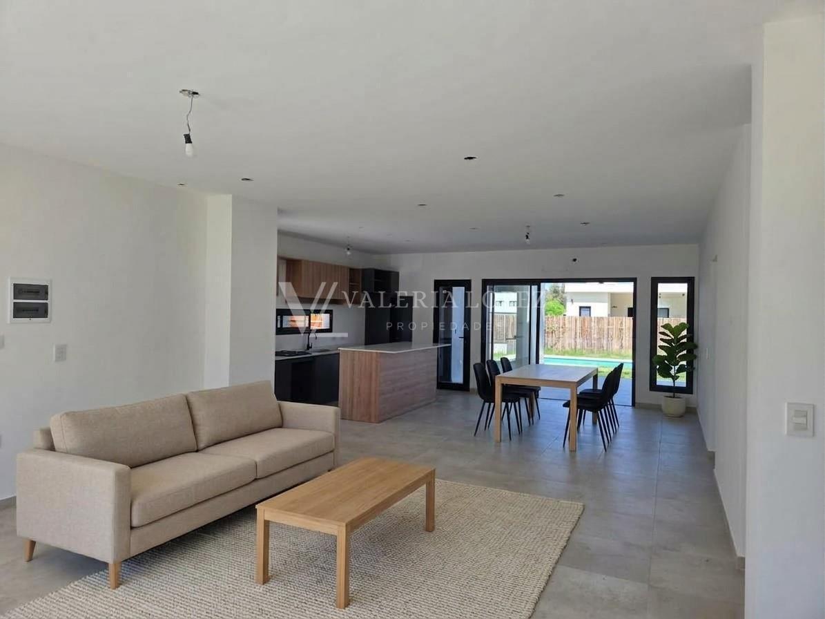 Foto de Casa en Venta en Santa Elisa, Pilar del Este, Pilar 3 Dorm, pileta, imagen 2