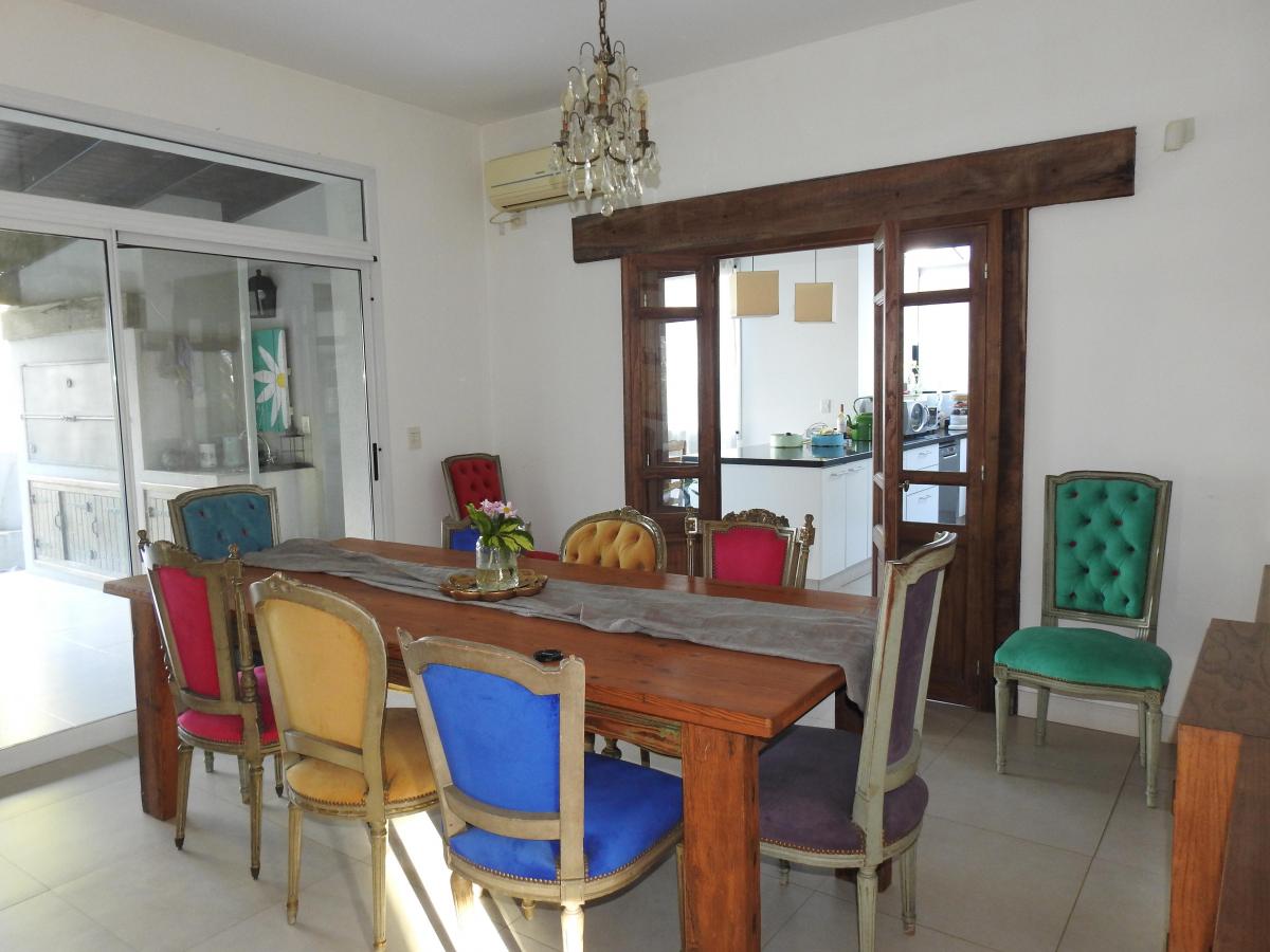 Excelente casa a la laguna, 2dormit. Pileta