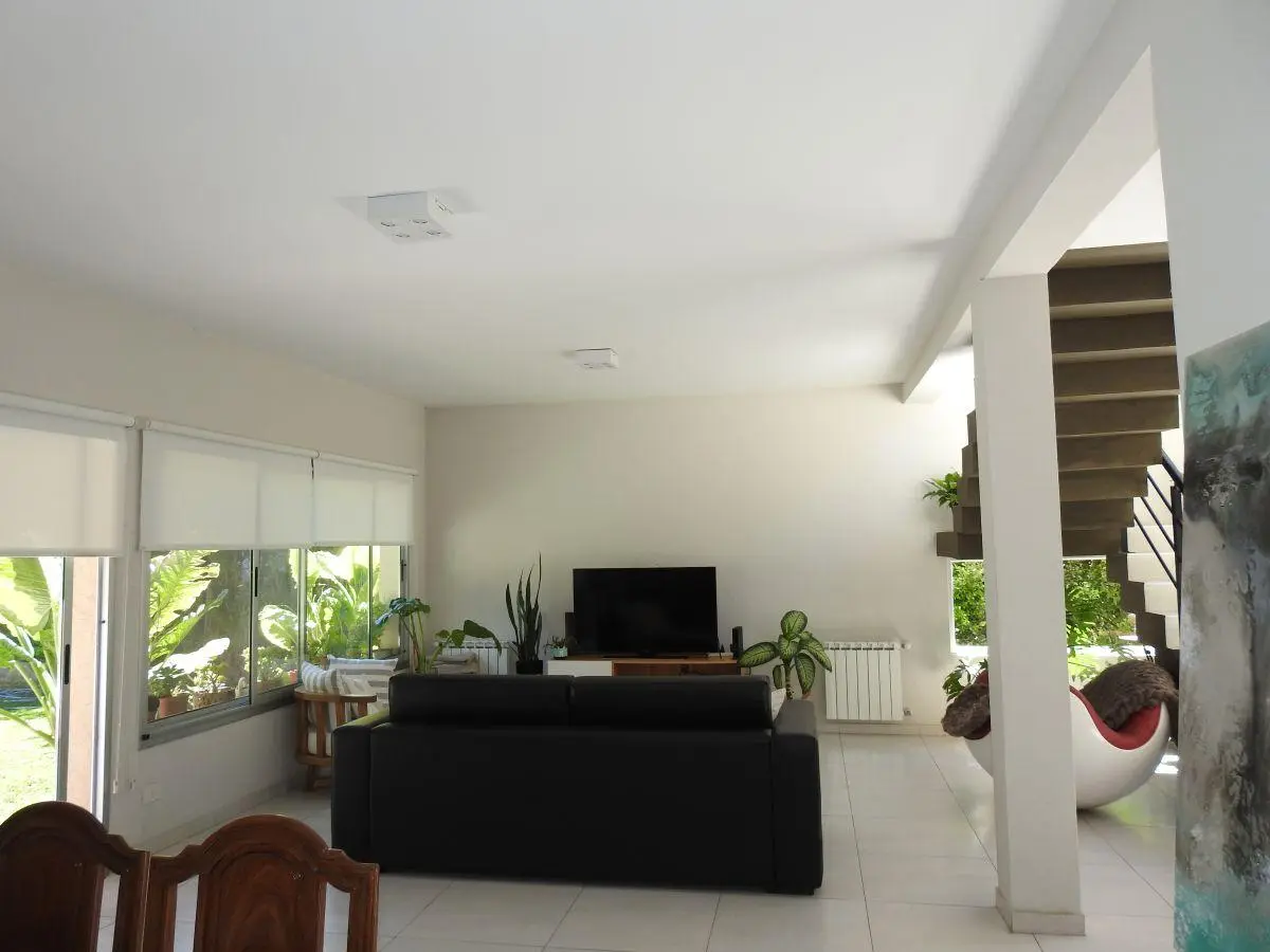 Casa 3dorm. + depend. Pileta, jardín, parrilla, cochera 1