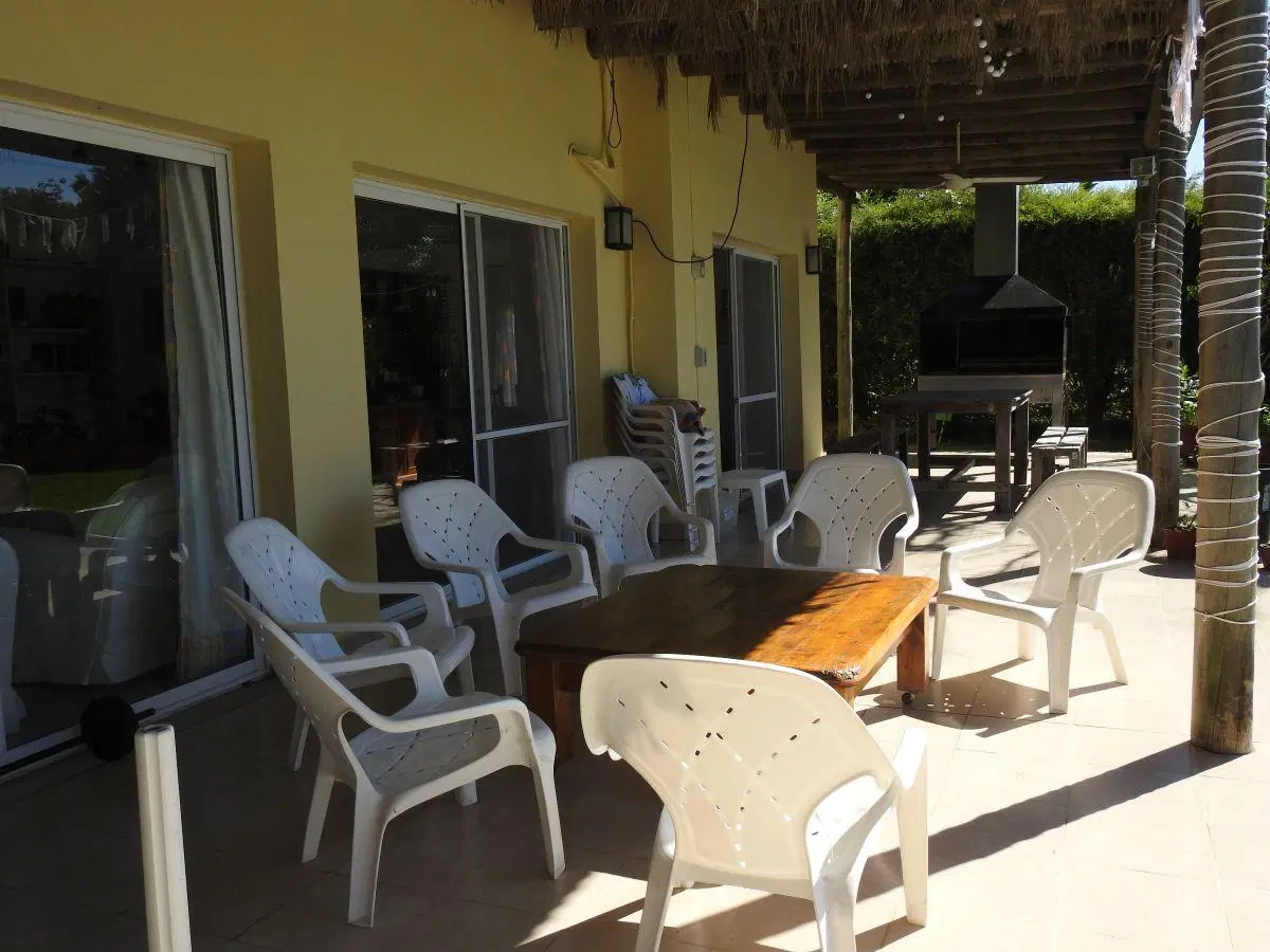 ALQUILER 4 DORM. AL LAGO, PILETA, JARDÍN, PARRILLA 5