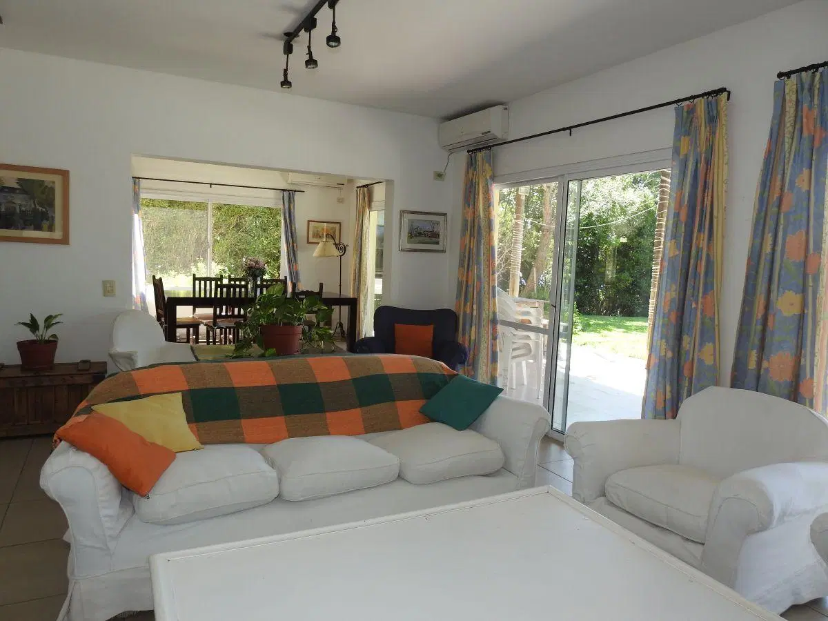 ALQUILER 4 DORM. AL LAGO, PILETA, JARDÍN, PARRILLA 2