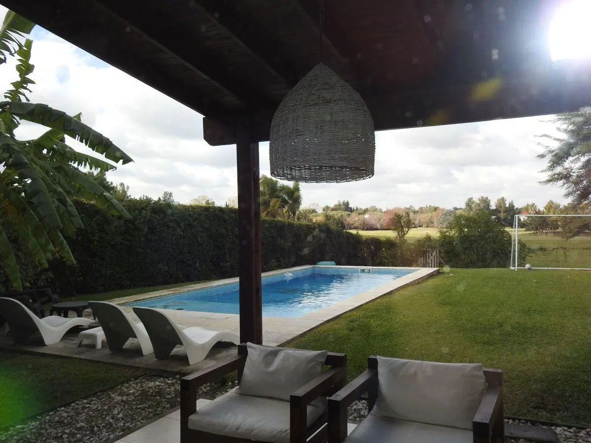 CASA EN ALQUILER, SIN MUEBLES, AL GOLF 1