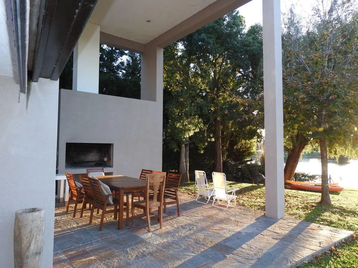 HERMOSA CASA EN ALQUILER AL LAGO 4