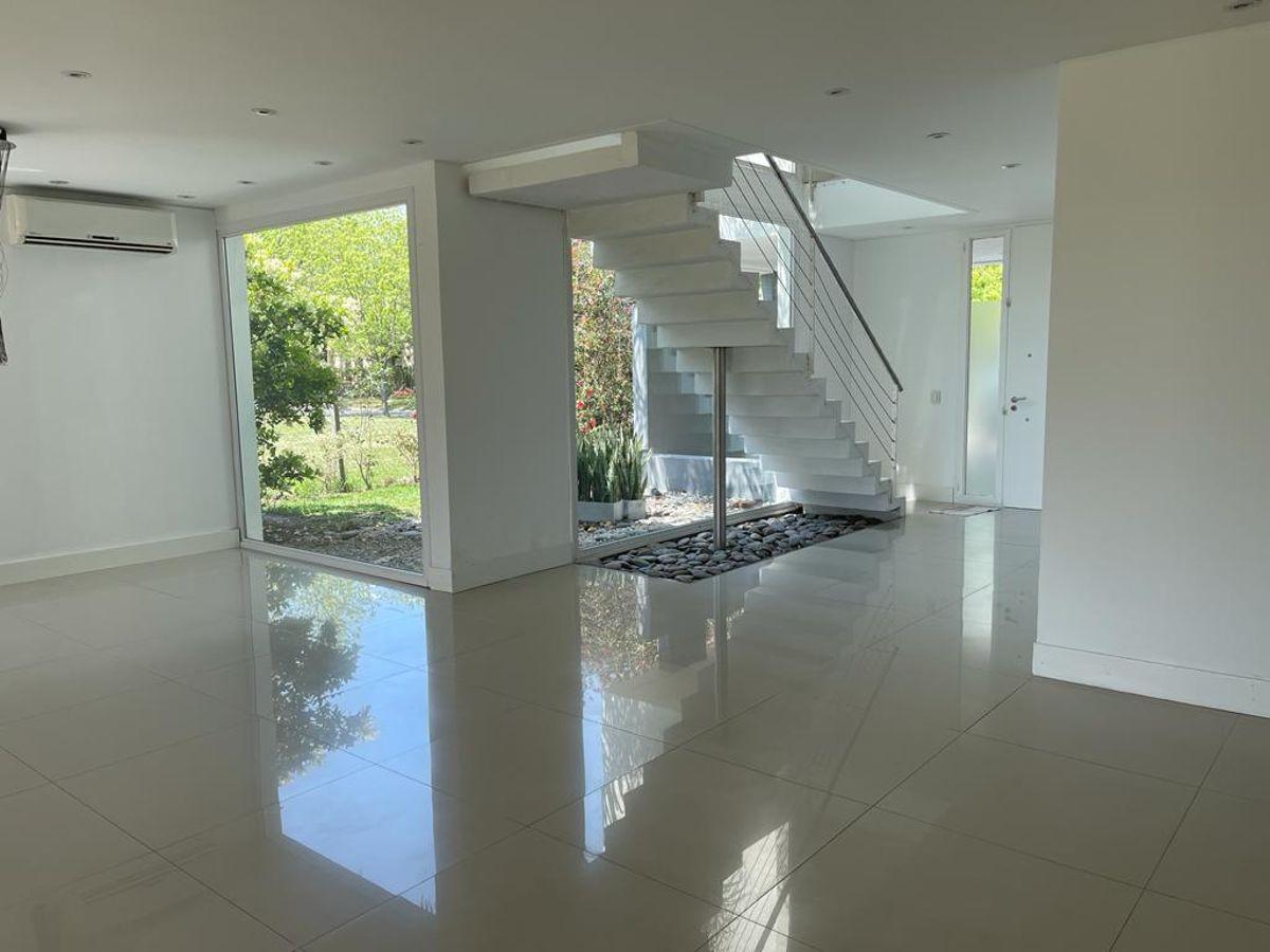 Foto de HERMOSA CASA AL RIO, MUELLE Y MARINA. MUY COMFORTABLE, imagen 5