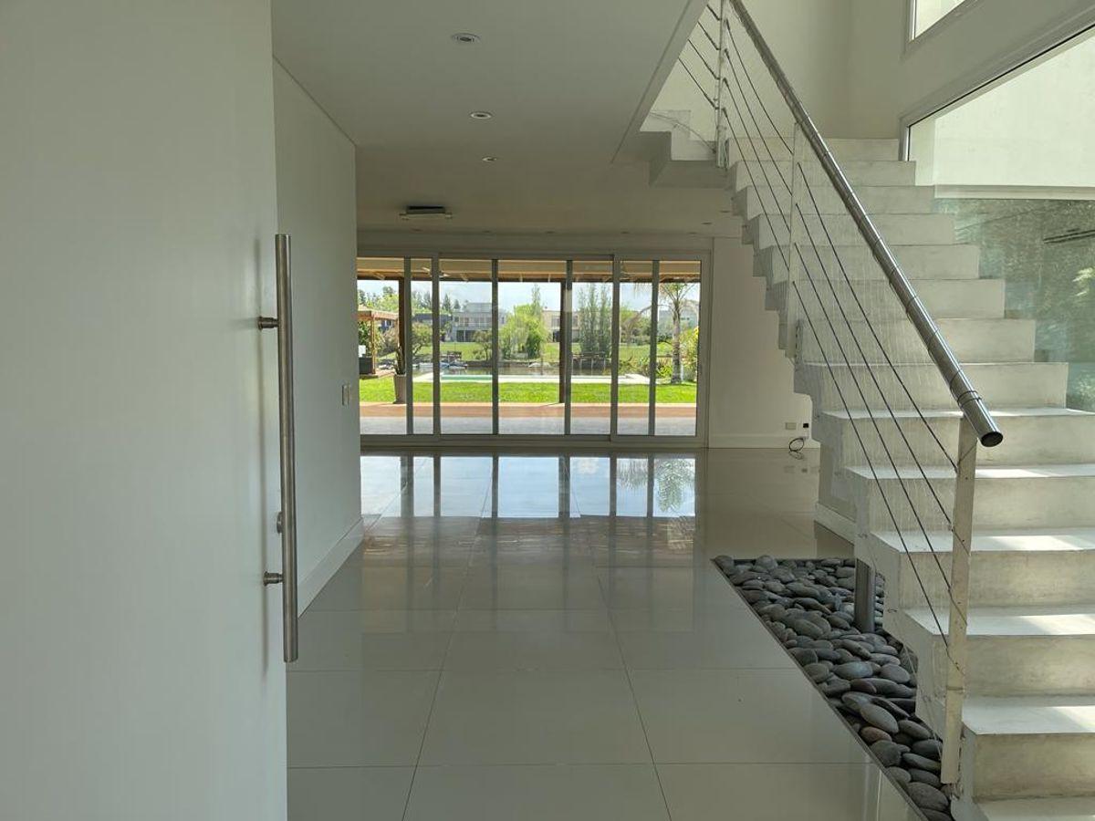 Foto de HERMOSA CASA AL RIO, MUELLE Y MARINA. MUY COMFORTABLE, imagen 2