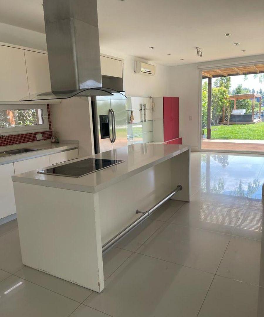 Foto de HERMOSA CASA EN VENTA AL RIO, MUELLE, MARINA, PISCINA, imagen 3