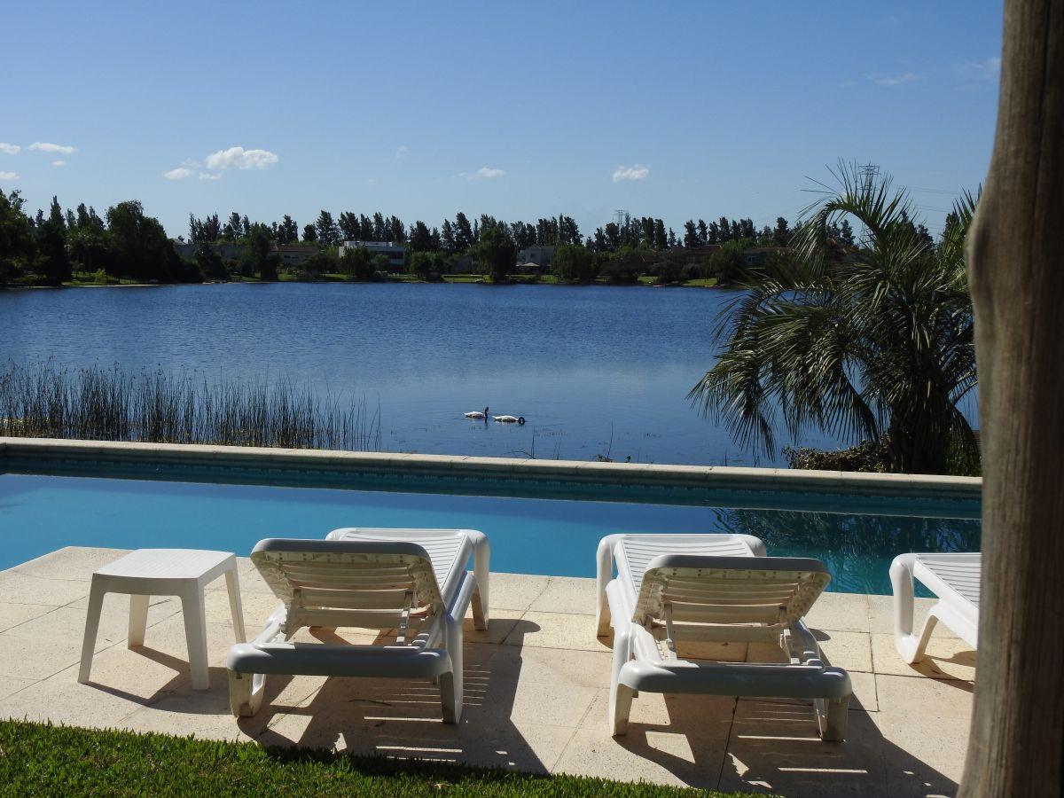 Foto de HERMOSA CASA AL LAGO EN ALQUILER CON O SIN MUEBLES, imagen 1