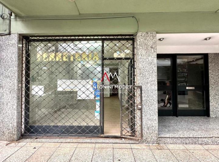VENTA DE LOCAL COMERCIAL MAS COCHERAS EN PALERMO HOLLYWOOD