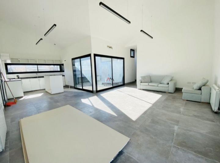 CASA EN VENTA EN SANTA ELENA - PILAR DEL ESTE