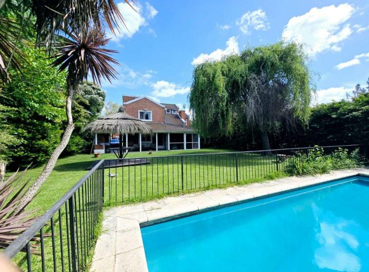 CASA EN VENTA EN LAS CONDES - PILAR
