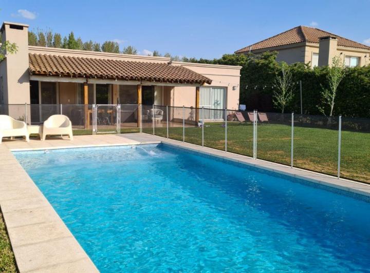 CASA EN ALQUILER TEMPORARIO EN LA MONTURA - PILAR 2