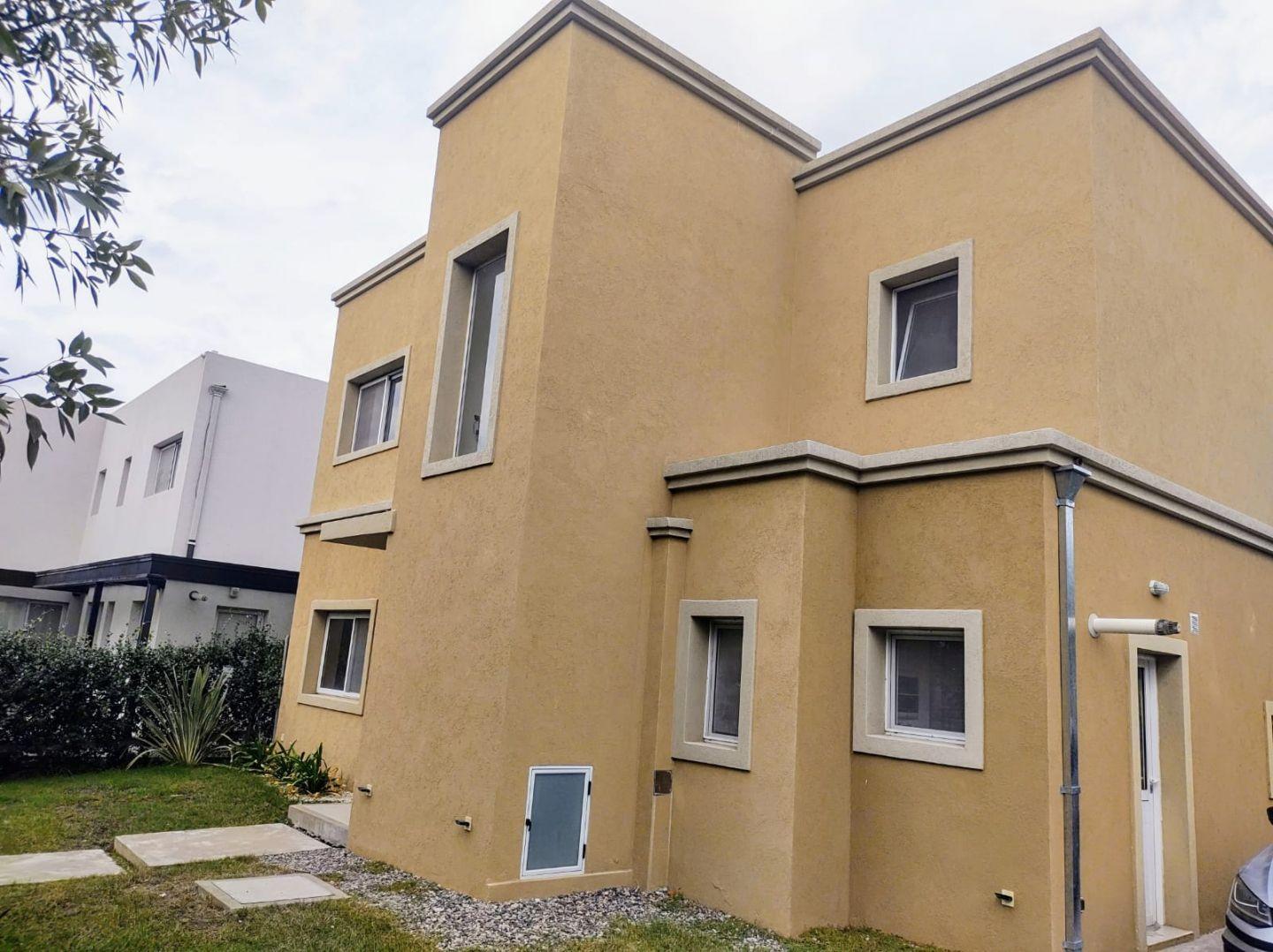 CASA EN VENTA EN SANTA GUADALUPE - PILAR
