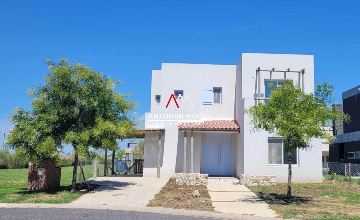 CASA EN VENTA EN PUERTOS ARAUCARIAS - ESCOBAR