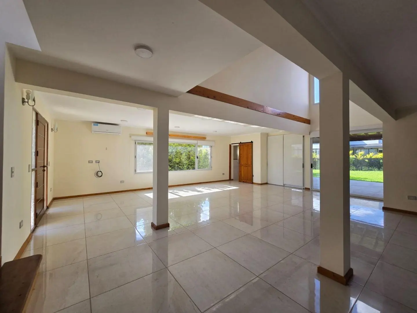 CASA EN ALQUILER EN AYRES PLAZA - PILAR 4