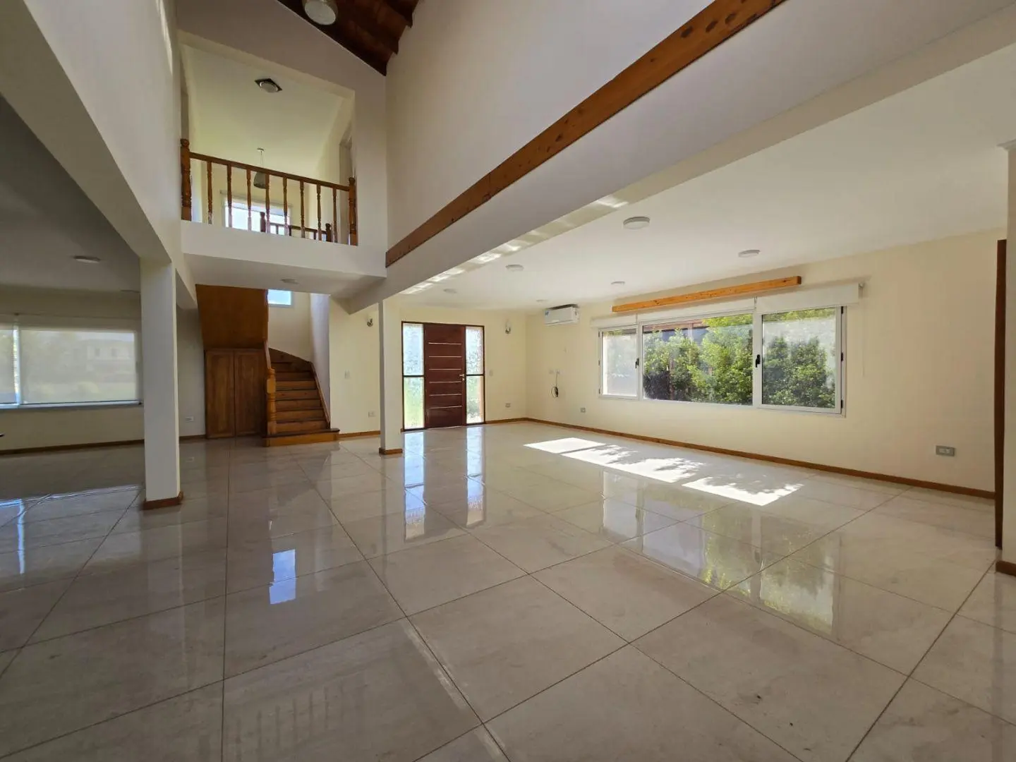 CASA EN ALQUILER EN AYRES PLAZA - PILAR 3