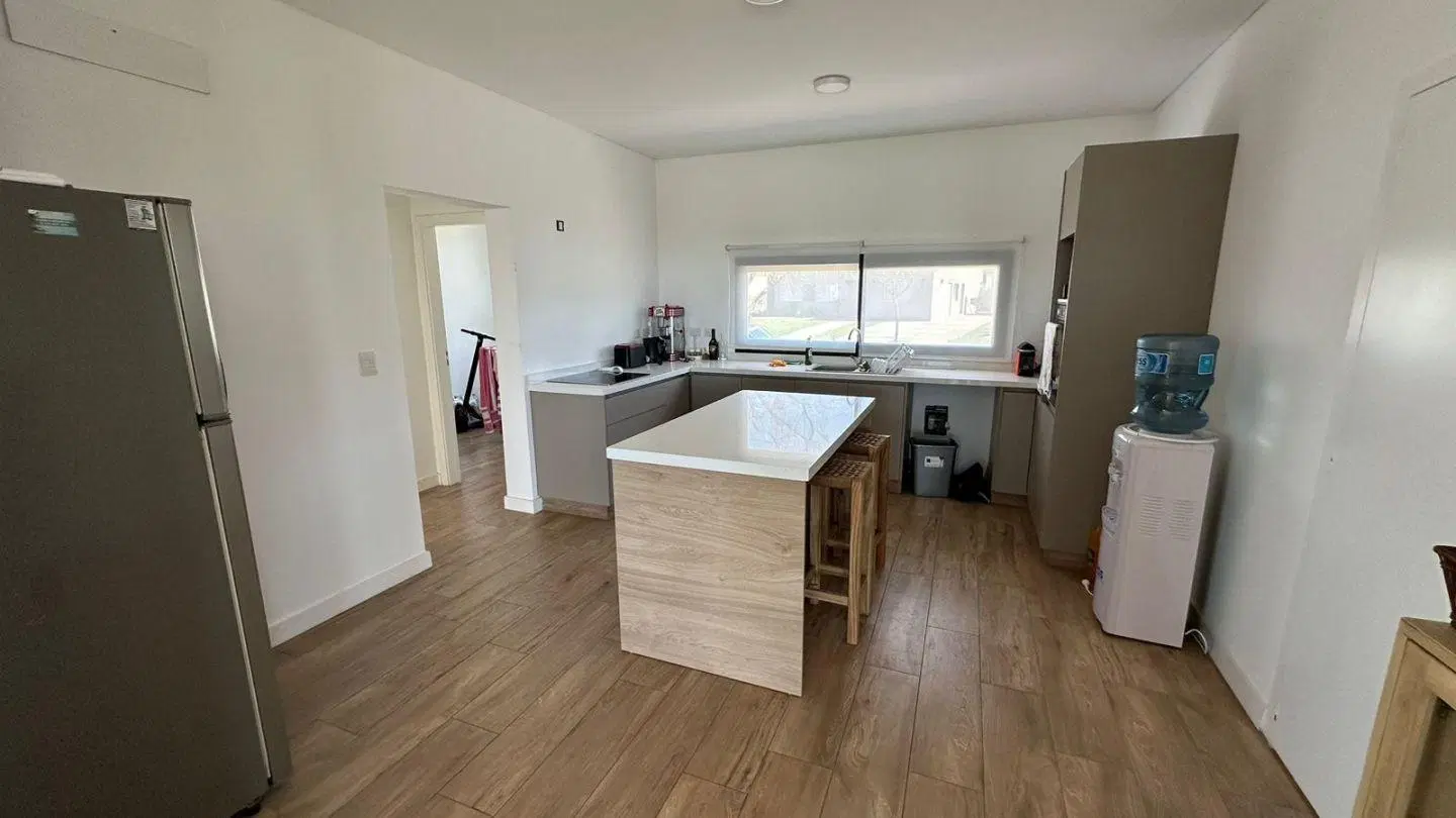 CASA EN VENTA EN ALQUILER EN EL CANTON NORTE - ESCOBAR 4