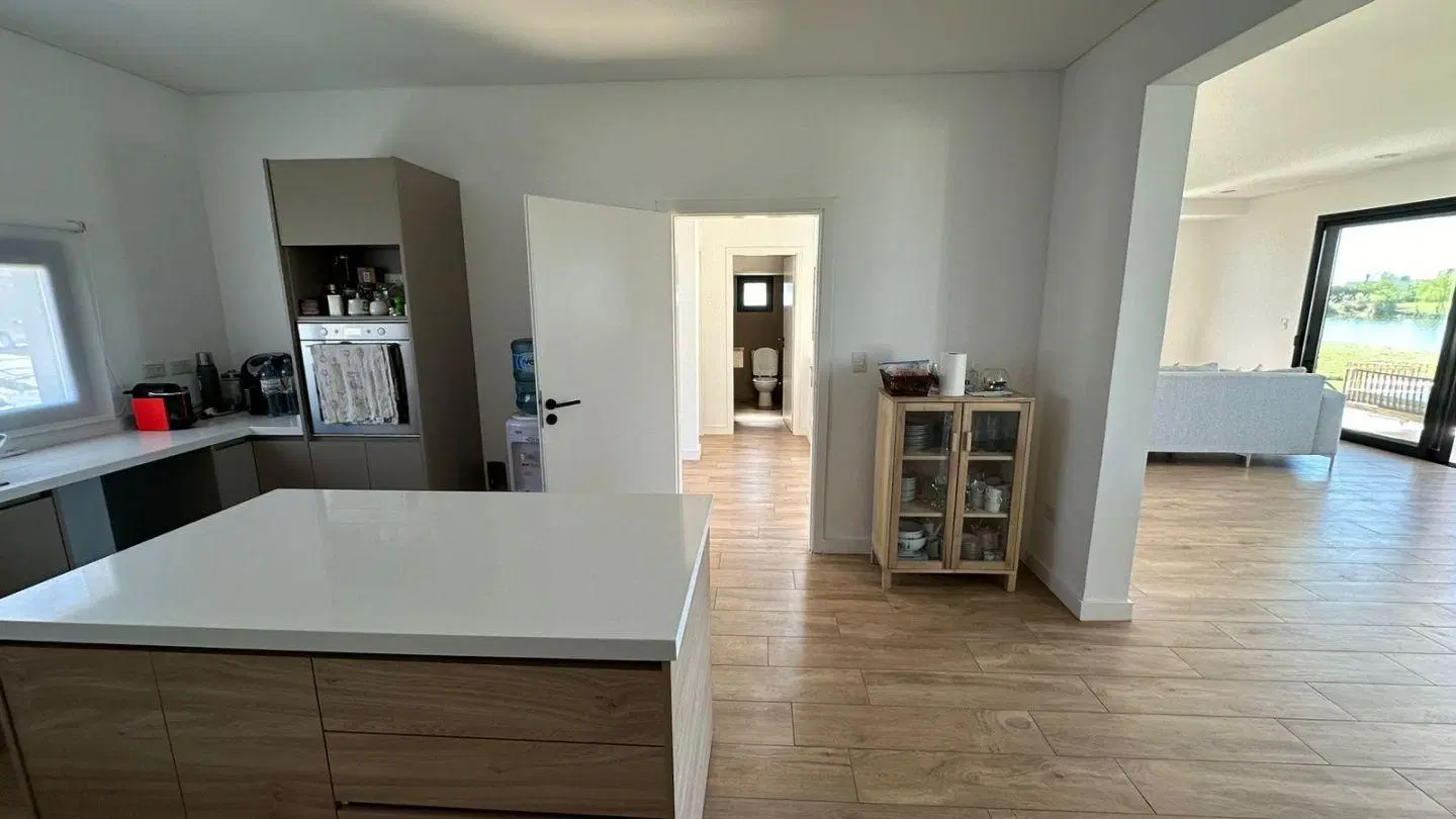 CASA EN VENTA EN ALQUILER EN EL CANTON NORTE - ESCOBAR 3