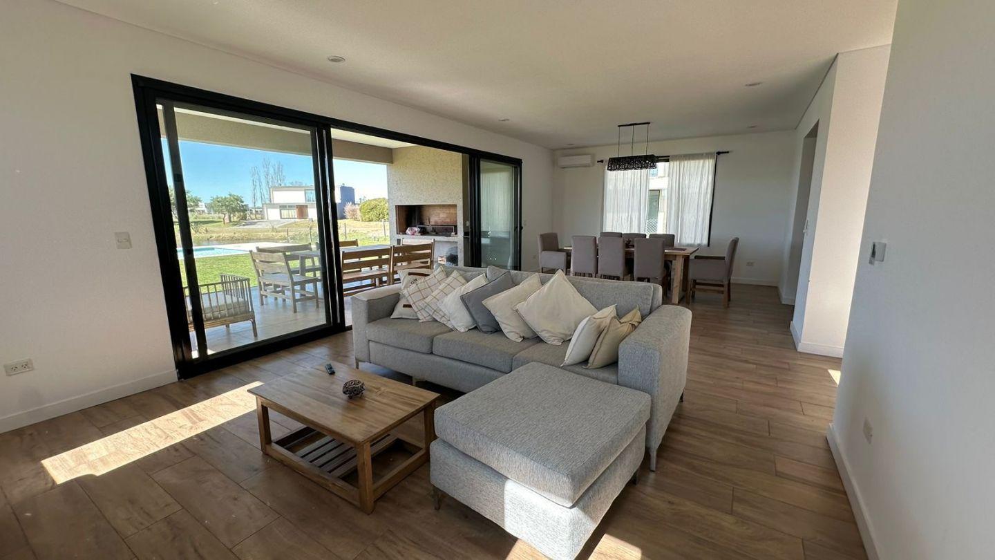 CASA EN VENTA EN ALQUILER EN EL CANTON NORTE - ESCOBAR