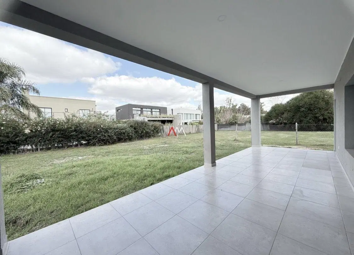 CASA EN VENTA EN LAGOON PILAR 4