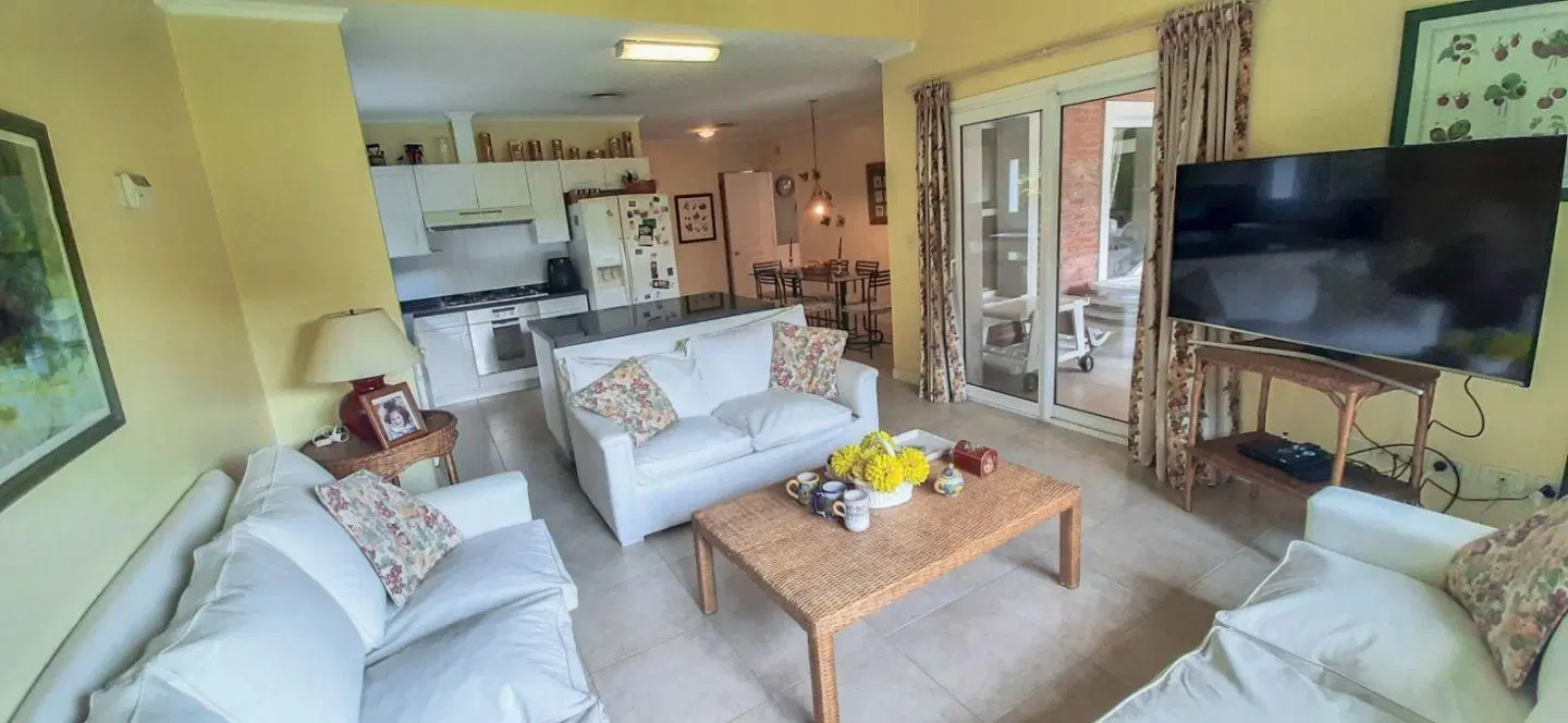 CASA EN VENTA EN LA LOMADA DE PILAR 2