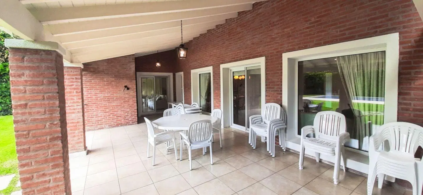 CASA EN VENTA EN LA LOMADA DE PILAR 4