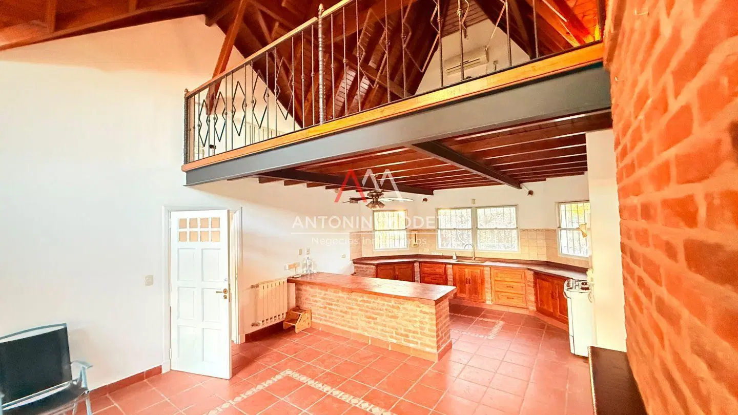 CASA EN VENTA EN MONTECARLO - PILAR 8