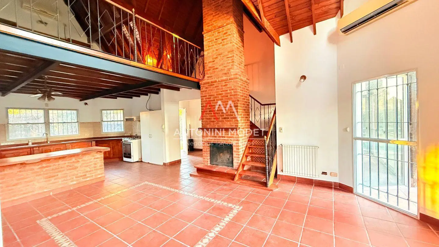 CASA EN VENTA EN MONTECARLO - PILAR 3