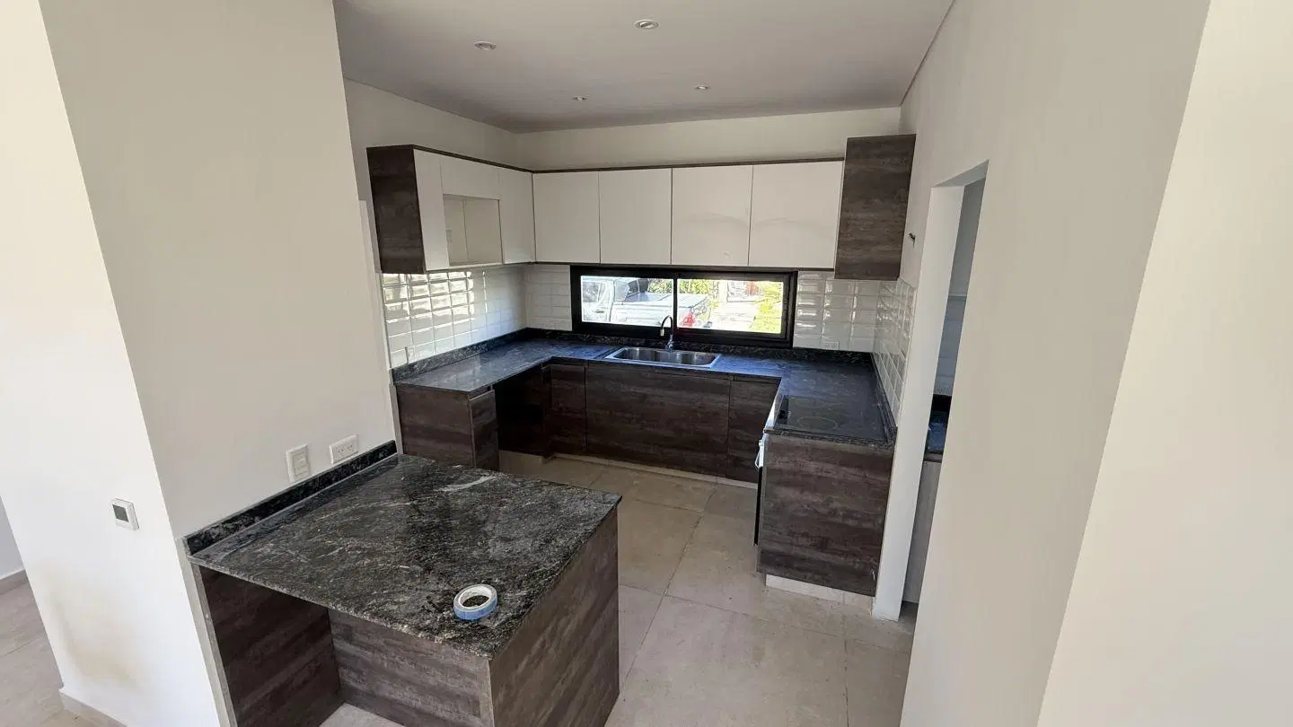 CASA EN VENTA EN SPRING PARK - PILAR 8
