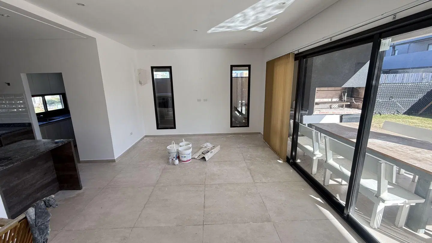 CASA EN VENTA EN SPRING PARK - PILAR 3