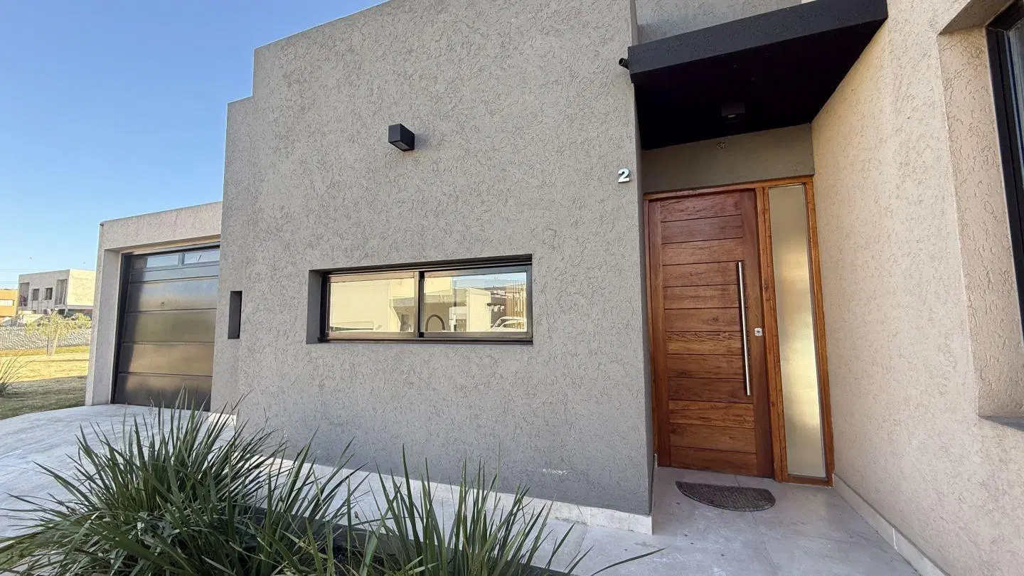 CASA EN VENTA EN SPRING PARK - PILAR 1