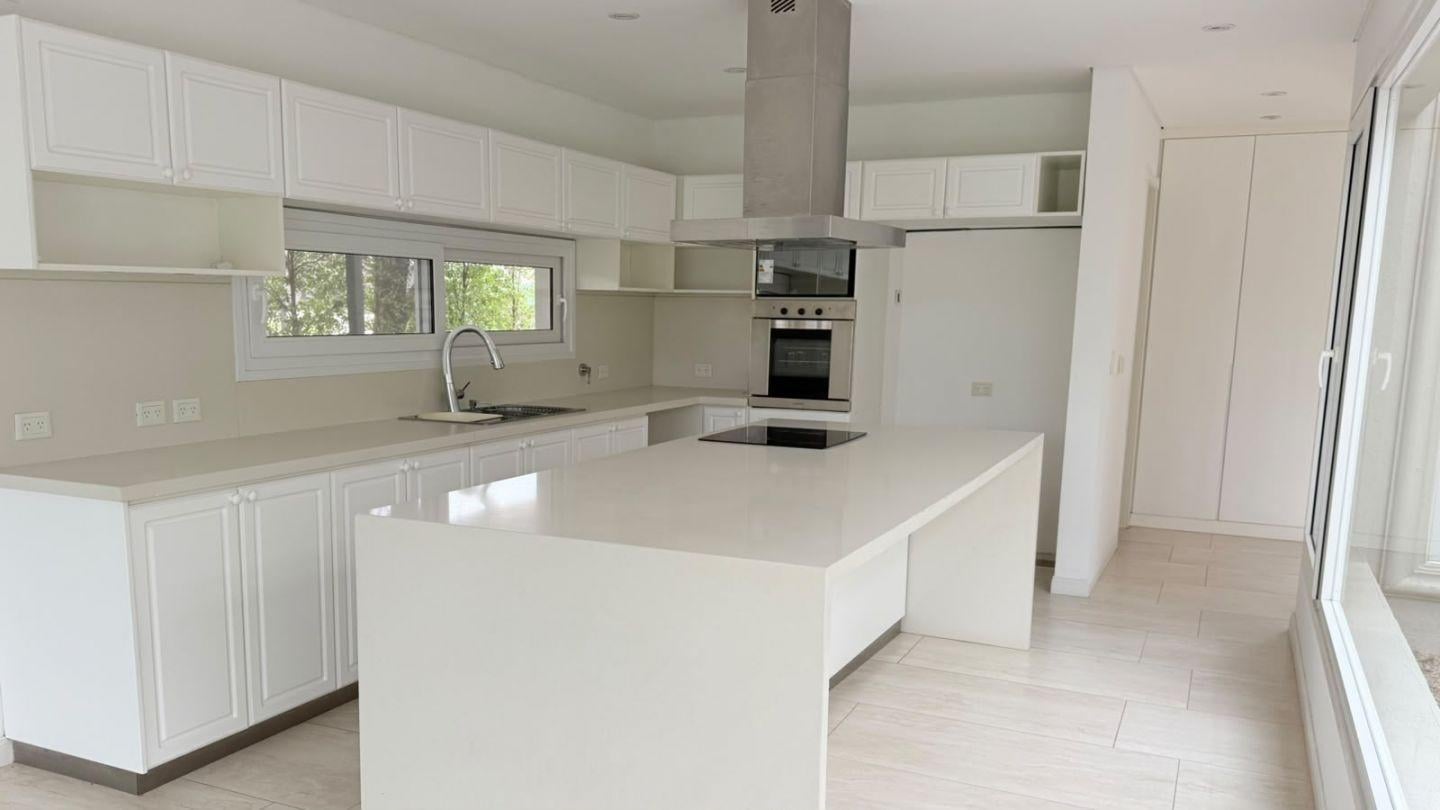 Foto de CASA EN ALQUILER EN AYRES PLAZA - PILAR, imagen 1