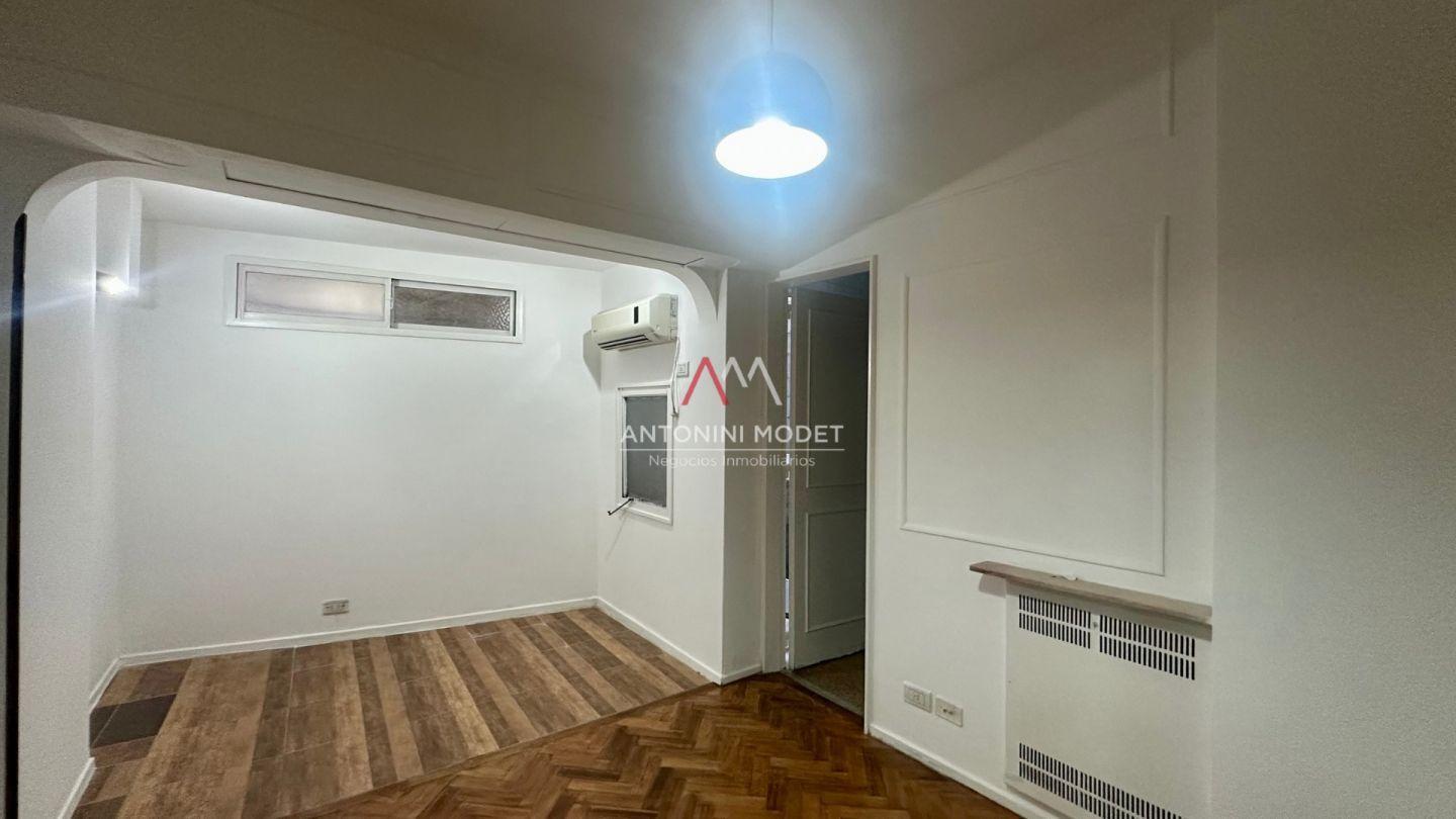 Foto de DEPARTAMENTO EN ALQUILER DE 2 AMBIENTES CON PATIO INDEPENDIENTE, imagen 3