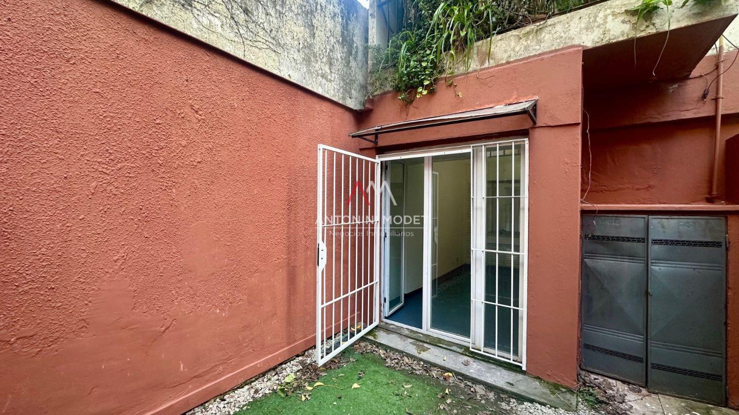 Foto de DEPARTAMENTO EN ALQUILER DE 2 AMBIENTES CON PATIO INDEPENDIENTE, imagen 1
