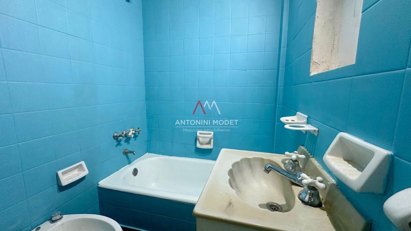 Foto de DEPARTAMENTO EN ALQUILER DE 2 AMBIENTES CON PATIO INDEPENDIENTE, imagen 3