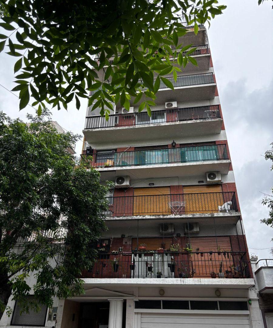 4 AMB AL FRENTE CON BALCON Y ESPACIO GUARDACOCHE