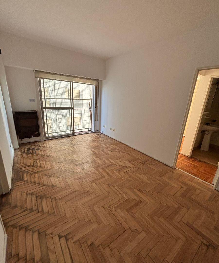 VENTA 2 AMBIENTES CON COCINA INDEPENDIENTE Y LAVADERO. LATERAL. UGARTE 3883
