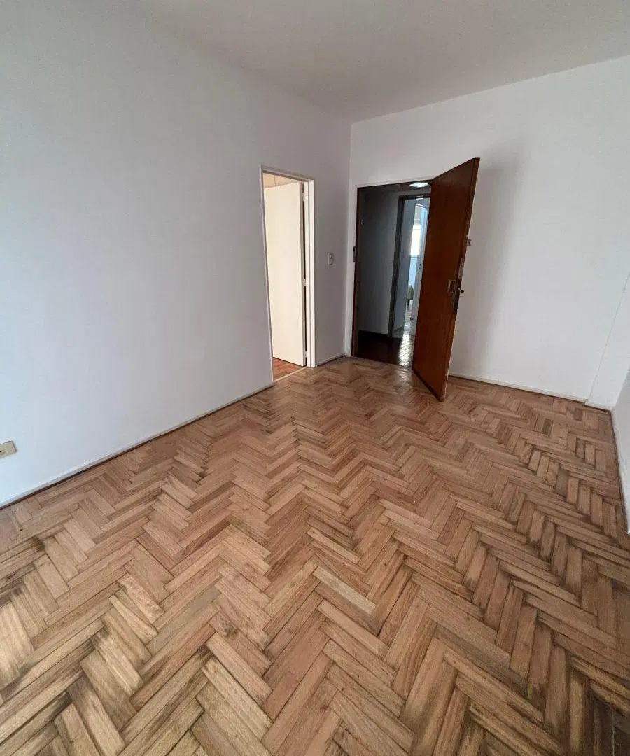VENTA 2 AMBIENTES CON COCINA INDEPENDIENTE Y LAVADERO. LATERAL. UGARTE 3883 4